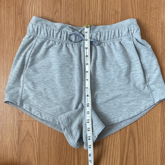 ❤️ Lululemon Inner Glow High Rise Short 3" Size 6 - Picture 8 of 8